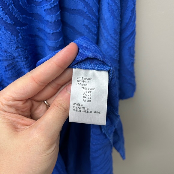 Bellina‎ Royal Blue Textured Blouse Women Plus Size 2X - Picture 4 of 4